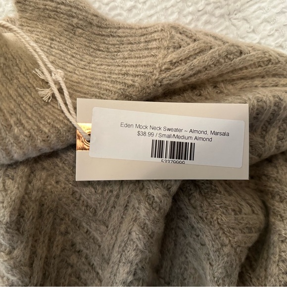NWT Oversized Knit Turtleneck Sweater Small/Medium Almond Color - Picture 4 of 5